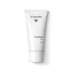 Dr. Hauschka Foundation 002 Pine – weiße Tube mit weißem Deckel, weißer Hintergrund – Make-up
