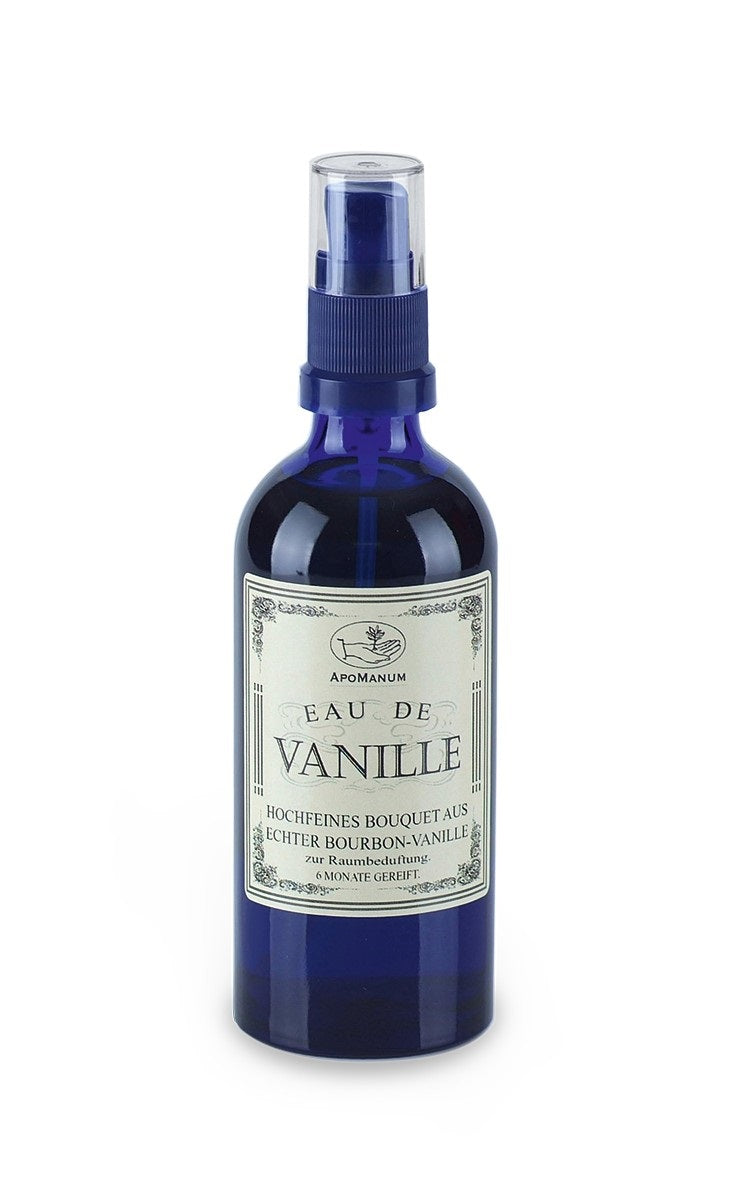 Apomanum Eau de Vanille – dunkelblaue Sprayflasche mit transparentem Zerstäuber, weißem Etikett und weißem Hintergrund – Raumduft