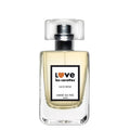 Love Les Carottes Eau de Parfum – klares Glasflakon mit Sprühkopf, weißem Etikett und orangefarbenem Herz, weißer Hintergrund – Parfüm
