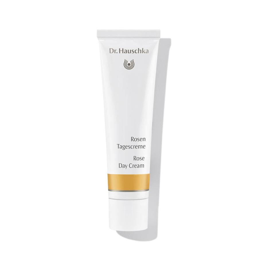 Dr. Hauschka Rosen Tagescreme – weiße Tube mit goldener Linie, weißem Deckel, weißem Hintergrund – Hautpflege