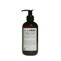 No. 111 L:A BRUKET Shampoo Citrongras – dunkle Flasche mit Pumpverschluss, weißes Etikett, weißer Hintergrund – Haarpflege