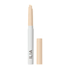 ILIA Eye Stylus Matte – cremefarbener Stift in weißer Tube, beige Kappe, weißer Hintergrund – Augen-Make-up
