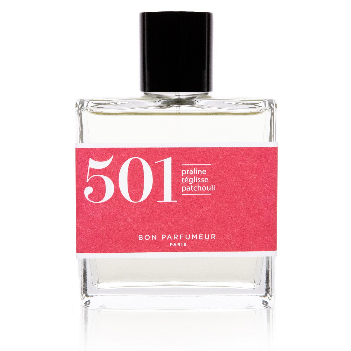 501 Praline Parfüm – klares Glasflakon 100ml, rotes Etikett, schwarzer Deckel, weißer Hintergrund – Parfum