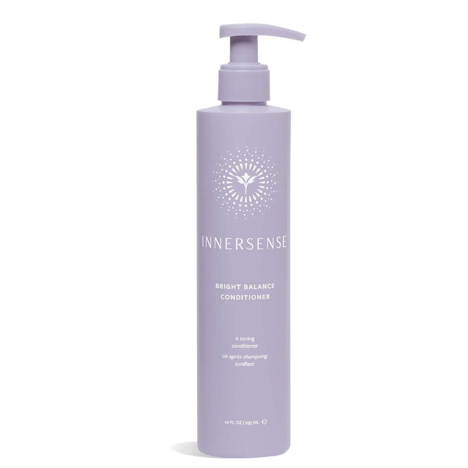Innersense Bright Balance Conditioner – lila Flasche 295ml mit Pumpverschluss, weißer Hintergrund – Haarpflege
