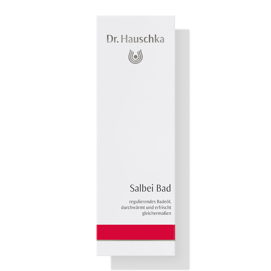 Dr. Hauschka Salbei Bad – weißes Kartonpaket mit rotem Streifen, weißer Hintergrund – Badeöl
