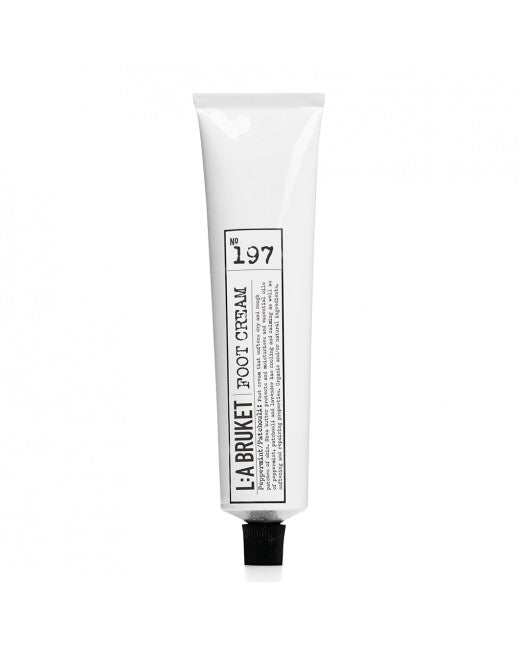 L:A BRUKET Fußcreme Nr. 197 Pfefferminze/Patchouli – weiße Tube mit schwarzem Deckel, weißer Hintergrund – Fußpflege