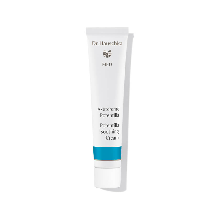 Dr. Hauschka MED Akutcreme Potentilla – weiße Tube mit blauem Streifen, weißem Deckel, weißem Hintergrund – Hautpflege