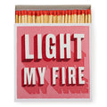 Light My Fire Streichholzschachtel – rosa Verpackung mit weißem Schriftzug, rote Köpfe, weißer Hintergrund – Geschenkidee