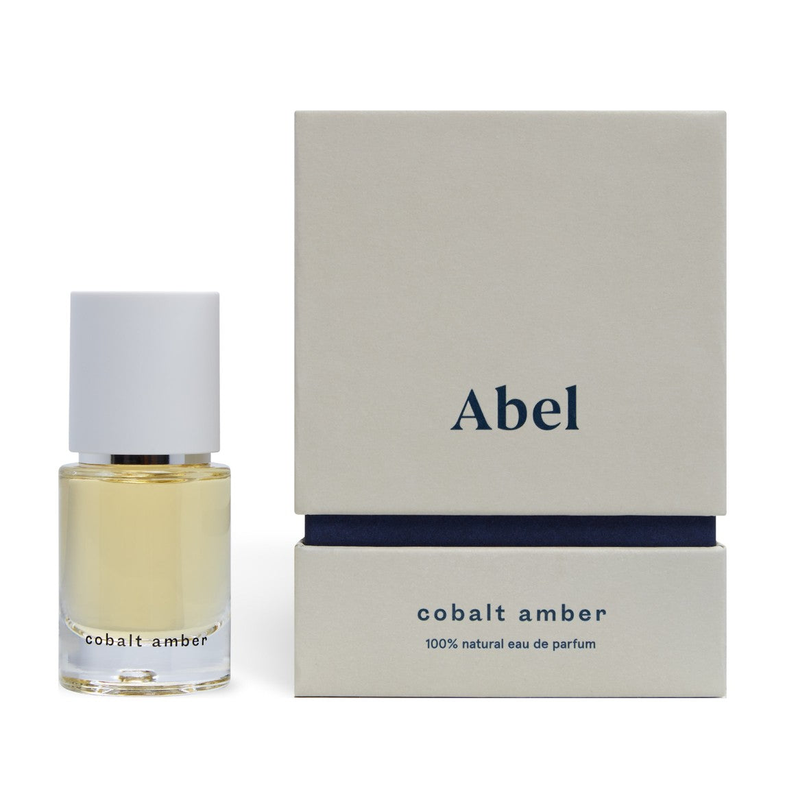 Abel Cobalt Amber Eau de Parfum – klares Glasfläschchen mit weißem Deckel, beige Verpackung, weißer Hintergrund – Parfüm