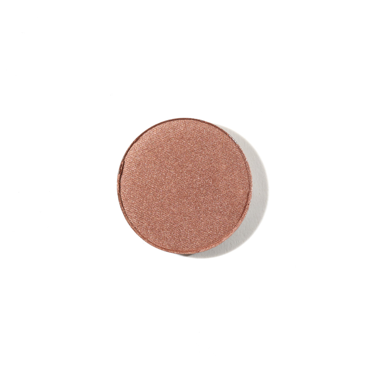 Natural Pressed Eye Shadow Analog Refill – roségoldener Lidschatten, runder Refill auf weißem Hintergrund – Augenmake-up
