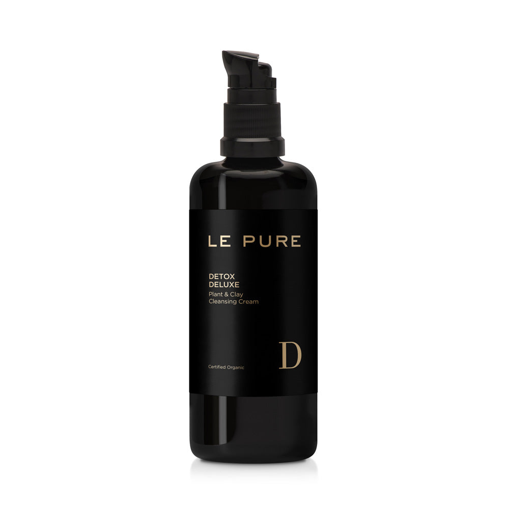 LE PURE Detox Deluxe – schwarze Flasche mit Pumpverschluss, weißer Hintergrund – Gesichtsreinigung