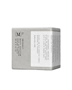 (M)ANASI 7 Silk Glow Powder Perihelion – graue Pappschachtel 96 g, weißes Etikett, weißer Hintergrund – Make-up