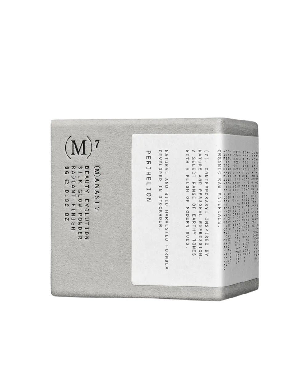 (M)ANASI 7 Silk Glow Powder Perihelion – graue Pappschachtel 96 g, weißes Etikett, weißer Hintergrund – Make-up
