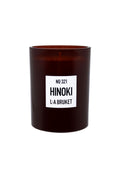 No. 321 Candle Hinoki – braunes Glas 260g, weißes Etikett, weißer Hintergrund – Duftkerze
