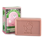 Archivist Fresh Fig Handseife – rosafarbene Seife 150g mit Pudel-Relief, grün-pink Verpackung, weißer Hintergrund – Hautpflege