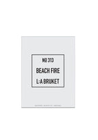 L:A Bruket No. 313 Beach Fire Kerze – weißes Rechtecketikett, 260g, schwarzer Text auf weißem Hintergrund – Duftkerzen