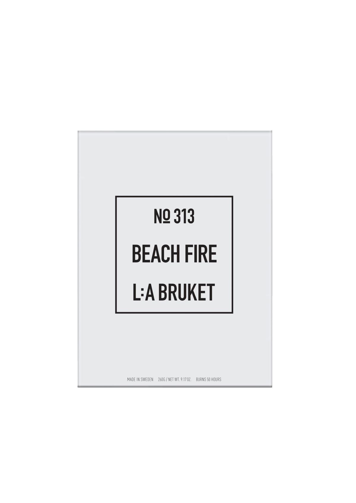L:A Bruket No. 313 Beach Fire Kerze – weißes Rechtecketikett, 260g, schwarzer Text auf weißem Hintergrund – Duftkerzen