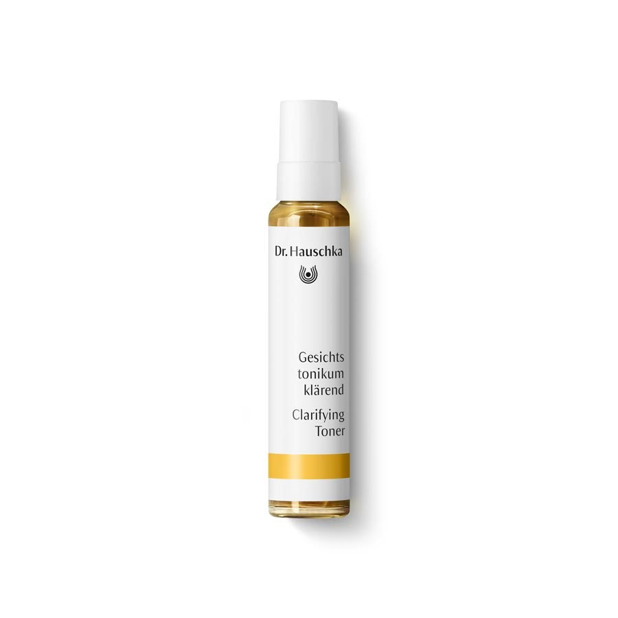 Dr. Hauschka Gesichtstonikum klärend – Sprayflasche mit weißem Verschluss, weißer Hintergrund – Hautpflege