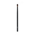 RC Crease 'n Blend Brush #2.40 – schwarzer Make-up-Pinsel mit braunen Borsten, weißer Hintergrund – Augen-Make-up