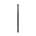 RC Crease 'n Blend Brush #2.40 – schwarzer Make-up-Pinsel mit braunen Borsten, weißer Hintergrund – Augen-Make-up