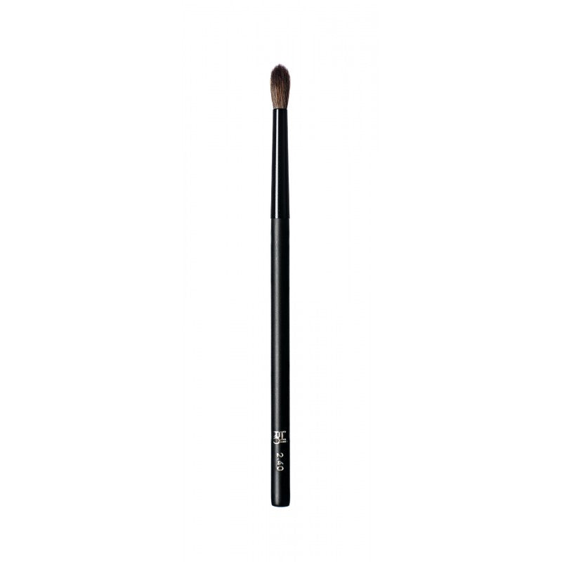 RC Crease 'n Blend Brush #2.40 – schwarzer Make-up-Pinsel mit braunen Borsten, weißer Hintergrund – Augen-Make-up