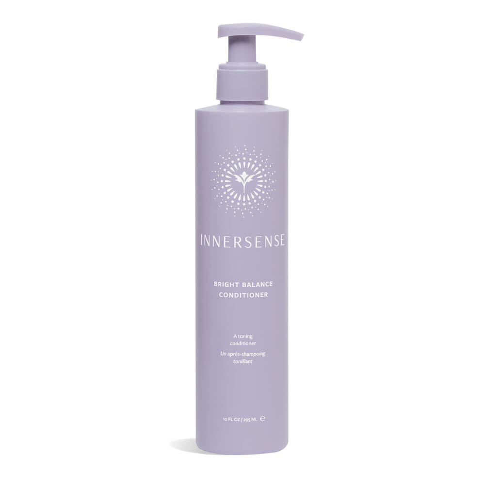 Innersense Bright Balance Conditioner – lila Flasche mit Pumpverschluss, 295 ml, weißer Hintergrund – Haarpflege