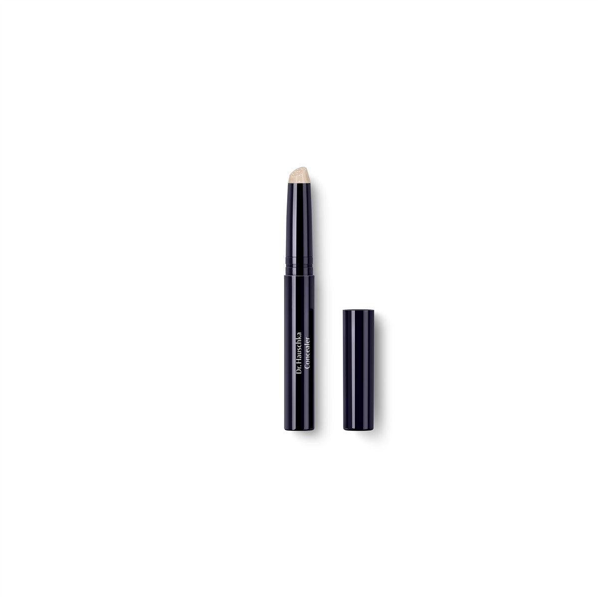 Dr. Hauschka Concealer 02 Chestnut – schwarzer Stift, geöffnet, weißer Hintergrund – Make-up