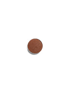 Eye Shadow Earthy Calm Refill – runder, erdiger Braunton in Metallfassung, weißer Hintergrund – Augenmake-up