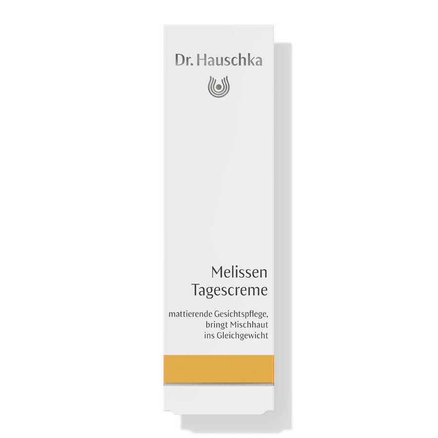 Dr. Hauschka Melissen Tagescreme – weiße Tube mit goldener Linie, weißer Hintergrund – Hautpflege