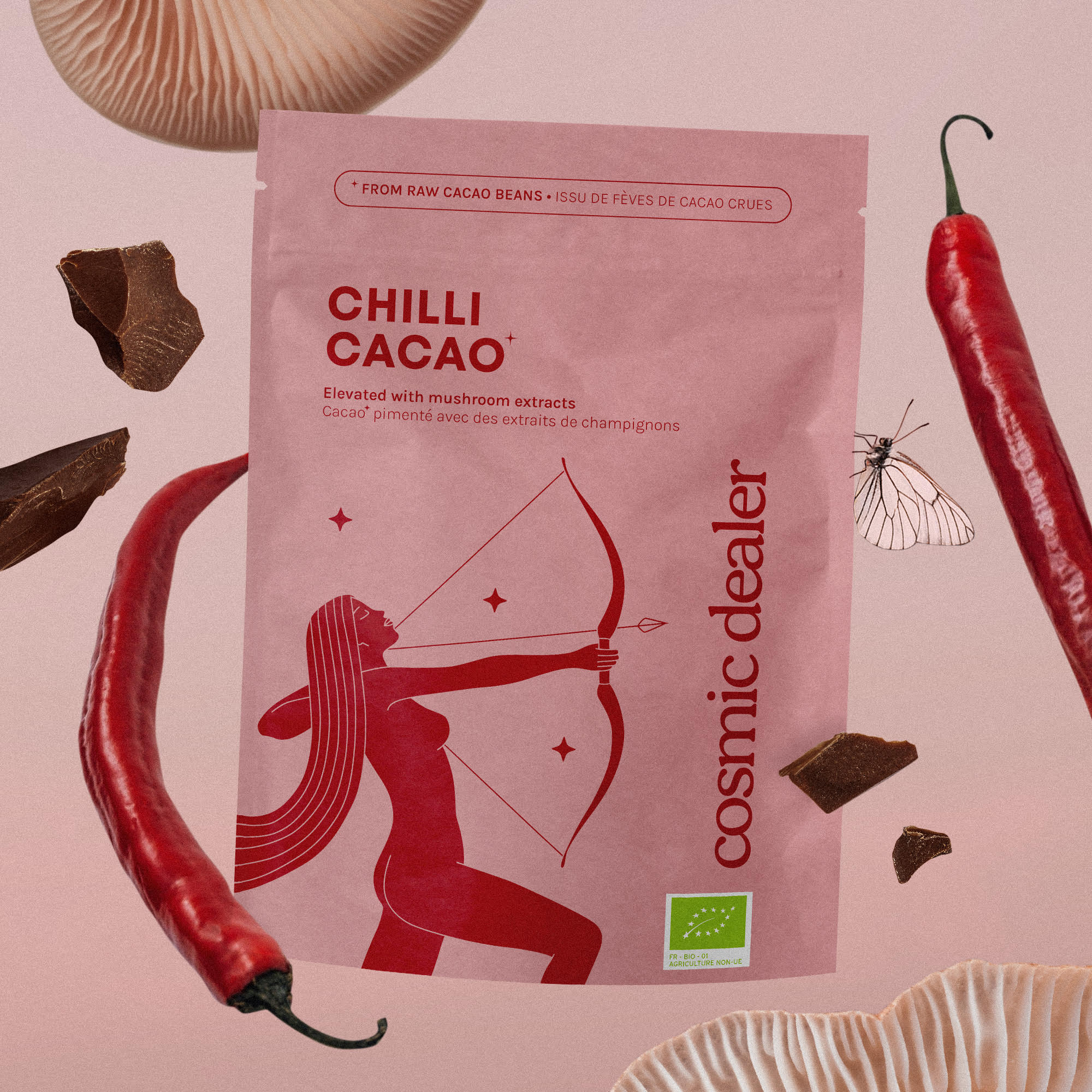 Chilli Cacao von cosmic dealer – rosafarbene Standbeutelverpackung mit rotem Design, rosa Hintergrund – Hautpflege