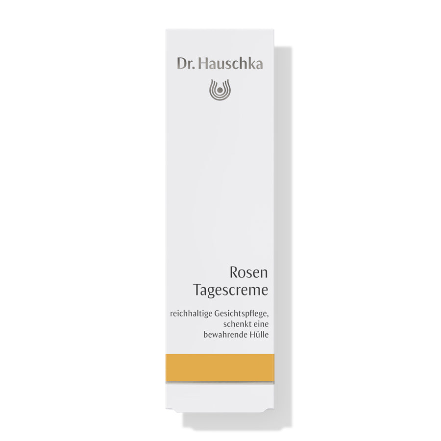 Dr. Hauschka Rosen Tagescreme – weiße Kartonverpackung mit goldener Linie, weißer Hintergrund – Hautpflege