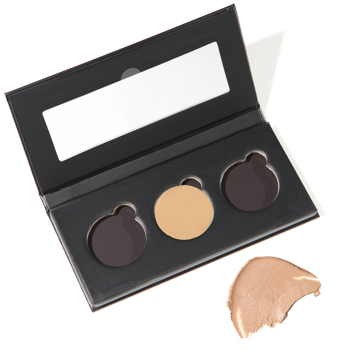 Wow Brow Augenbrauen-Pomade Light Nachfüllung – schwarze Palette mit Spiegel, beige Farbe, weißer Hintergrund – Augenbrauenstyling