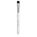Kjaer Weis Eye Brush Soft – weißer Griff, silberner Metallstiel, schwarze Borsten, weißer Hintergrund – Make-up Pinsel