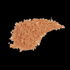 L'oef Mineral Foundation SPF 25 – lose Puderstruktur auf schwarzem Hintergrund – Make-up
