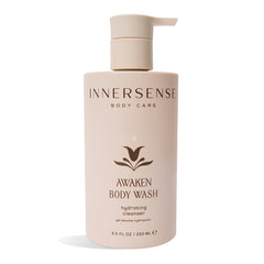 INNERSSENSE Awaken Body Wash – cremefarbene Flasche mit Pumpverschluss, 250 ml, weißer Hintergrund – Körperpflege