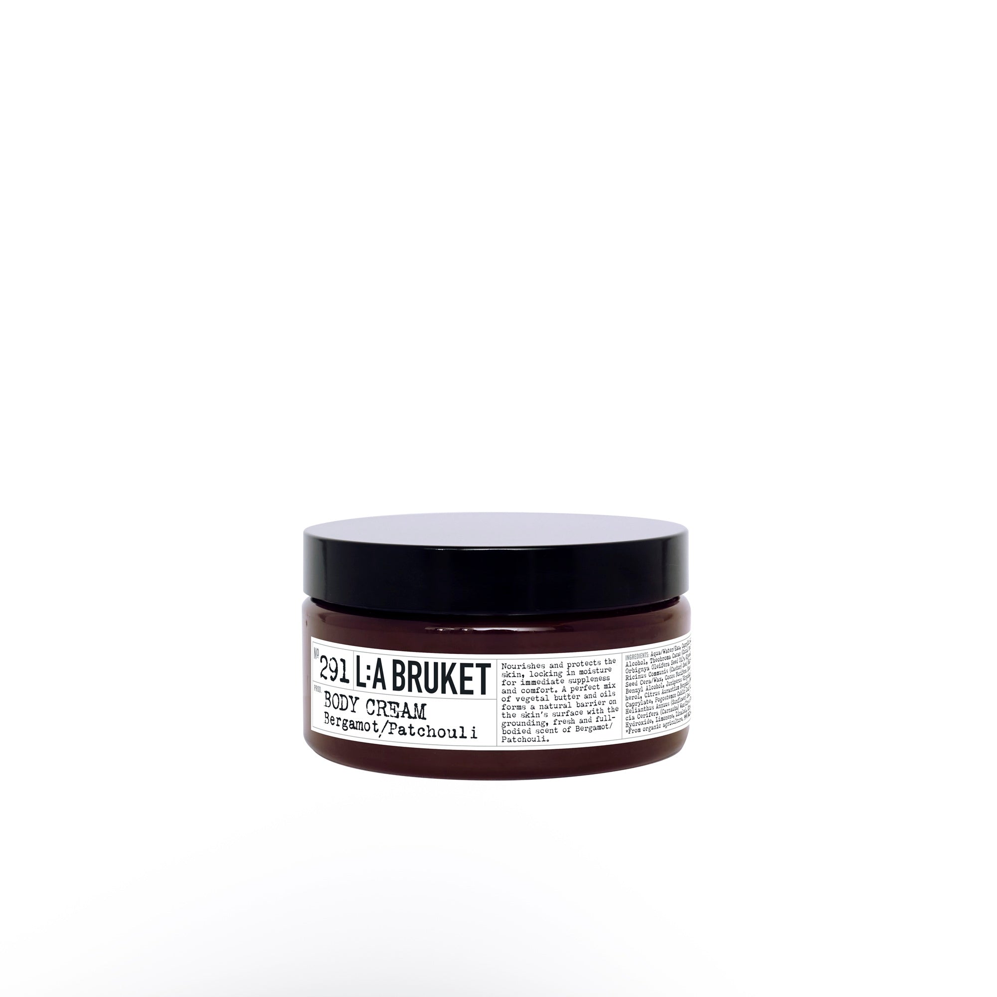 No. 291 L:A BRUKET Body Cream Bergamot/Patchouli – brauner Glasbehälter mit schwarzem Deckel, weißem Etikett, weißem Hintergrund – Körperpflege