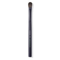 Dr. Hauschka Lidschatten-Blender-Pinsel – dunkelvioletter Griff, weißer Hintergrund – Make-up
