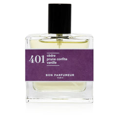Bon Parfumeur 401 Cedar Glasflasche mit schwarzem Verschluss und lila Etikett auf weißem Hintergrund, Parfum