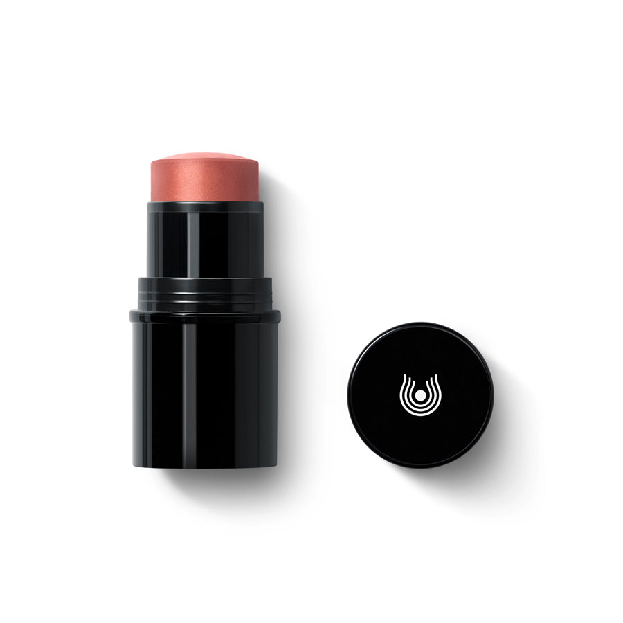 Lip to Cheek Blush Apricot 01 – schwarzer Stift, apricotfarbene Textur, weißer Hintergrund – Gesichts Make-up