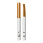 ILIA Eye Stylus Shimmer in weiß-goldener Tube mit Kappe vor weißem Hintergrund, Lidschatten
