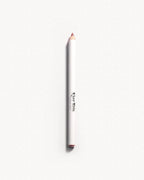 Kjaer Weis Lip Pencil Bare Pflaume/nude – weißer Stift, rosafarbene Spitze, weißer Hintergrund – Lippenkontur