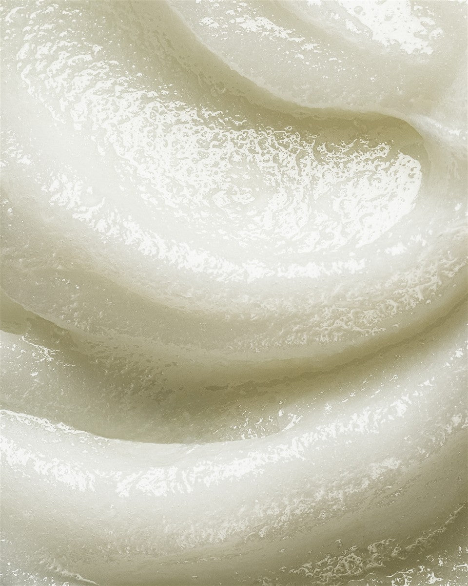 Botanical Multi Balm Kaede – cremige Textur, weißlich-grüne Farbe, Nahaufnahme – Hautpflege