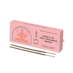 Dance of the Cinnamon Moon Räucherstäbchen – rosa Kartonverpackung, weißer Hintergrund, natürliche Ayurveda-Duftstäbchen