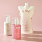 NEOM Complete Bliss Hand Wash – rosafarbene Flasche 300ml mit Pumpverschluss, rosa Hintergrund – Handpflege