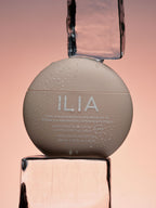ILIA Sun Serum Mineral Sunscreen SPF 50 – beige jar 45ml, pink background – sun protection
