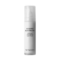 Susanne Kaufmann Advanced Anti-Ageing Light Cream in weißer Pumpe vor weißem Hintergrund, Hautpflege