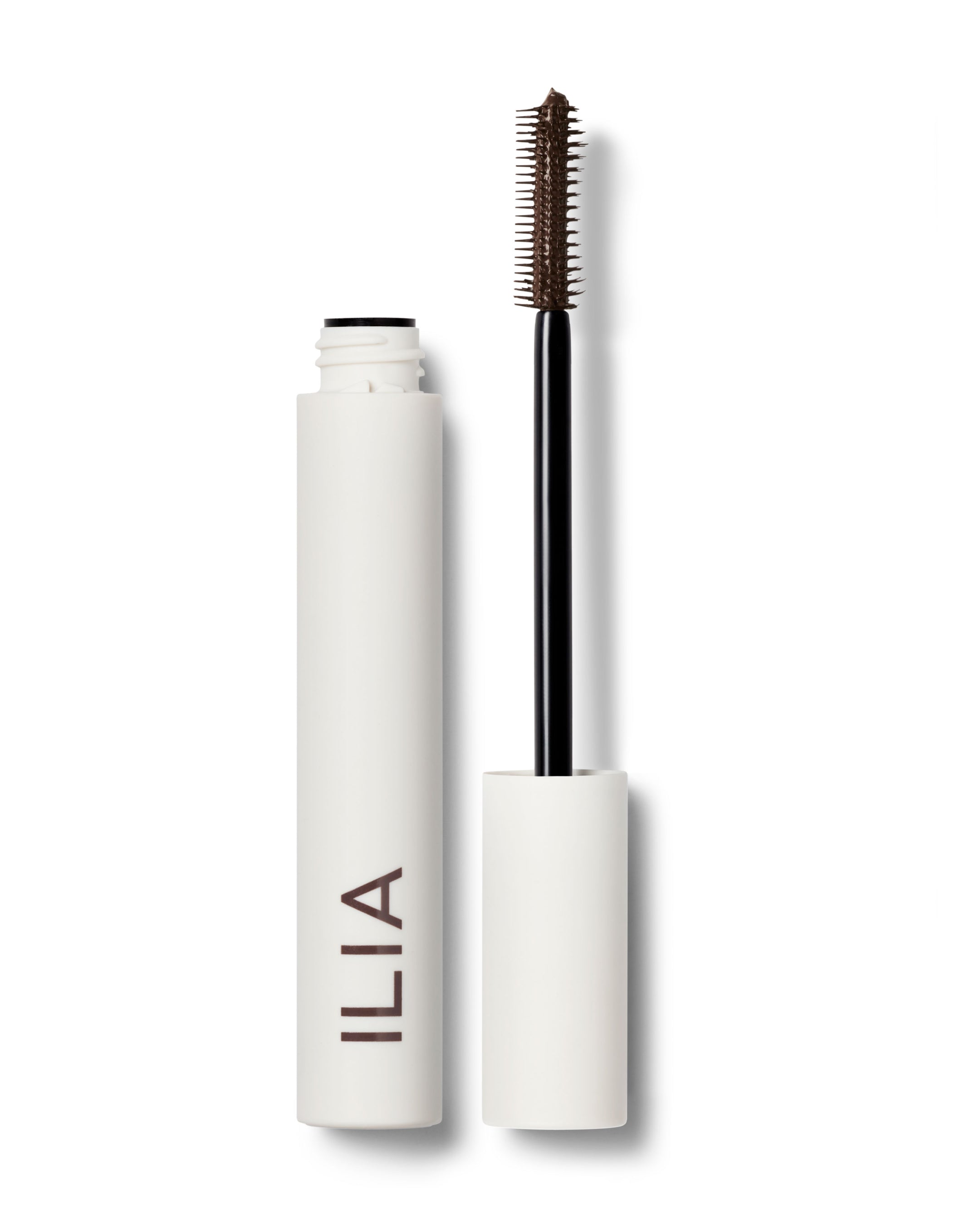 ILIA Limitless Lash Mascara weiße Tube mit Bürste auf weißem Hintergrund, Wimperntusche