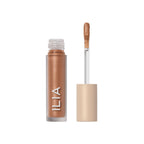 ILIA Liquid Powder Chromatic Eye Tint in braun mit Applikator auf weißem Hintergrund, Lidschatten