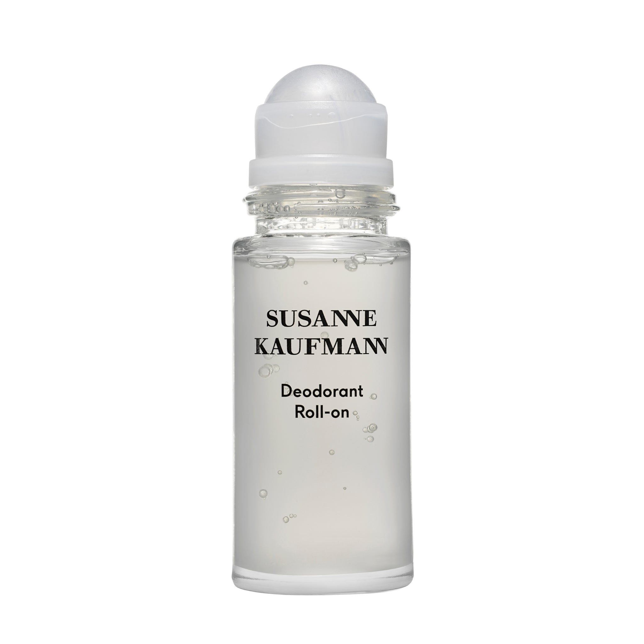 Susanne Kaufmann Deo Roll-on in einer transparenten Flasche mit weißem Verschluss auf weißem Grund, Körperpflege