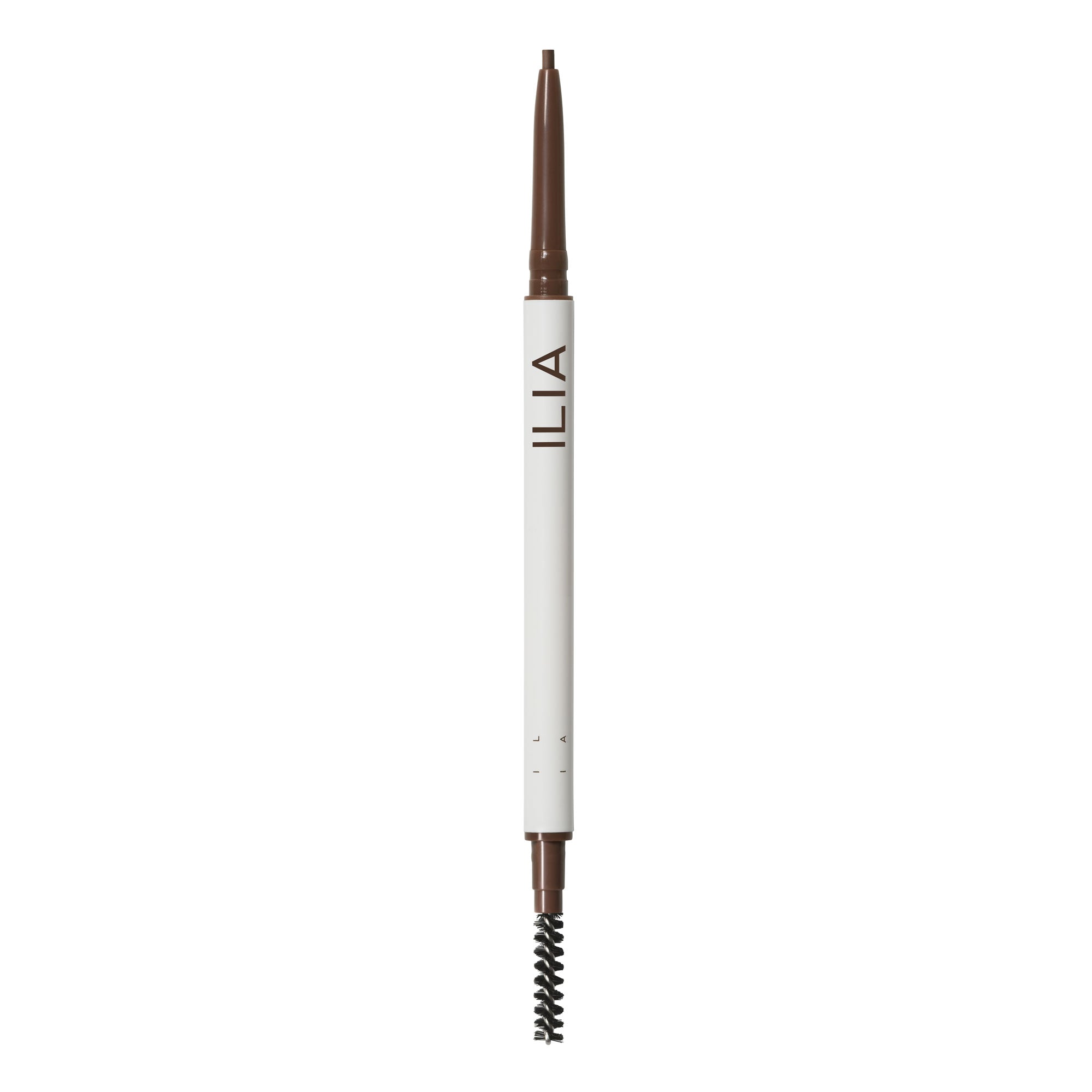 In Full Mikro-tip Augenbrauenstift von ILIA, weißer Stift auf weißem Hintergrund, Augenbrauen-Make-up